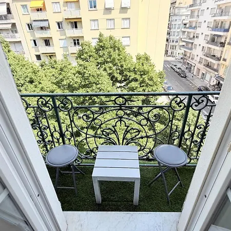 Bright Cozy Space With Balcony Center Within Walking Distance Appartamento