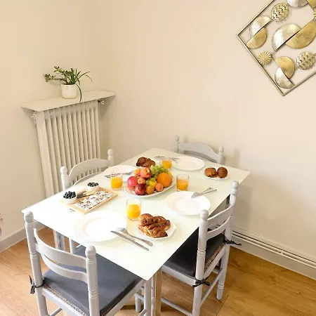 Bright Cozy Space With Balcony Center Within Walking Distance Appartamento *