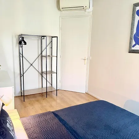 Bright Cozy Space With Balcony Center Within Walking Distance