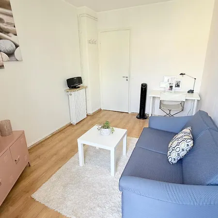 Bright Cozy Space With Balcony Center Within Walking Distance